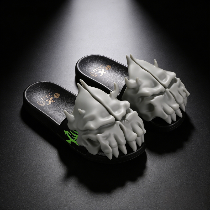 ITCC's trendy monster-shaped slippers are perfect for summer, featuring a soft, comfortable, and non-slip sole. Ideal for outdoor wear and casual home use.
