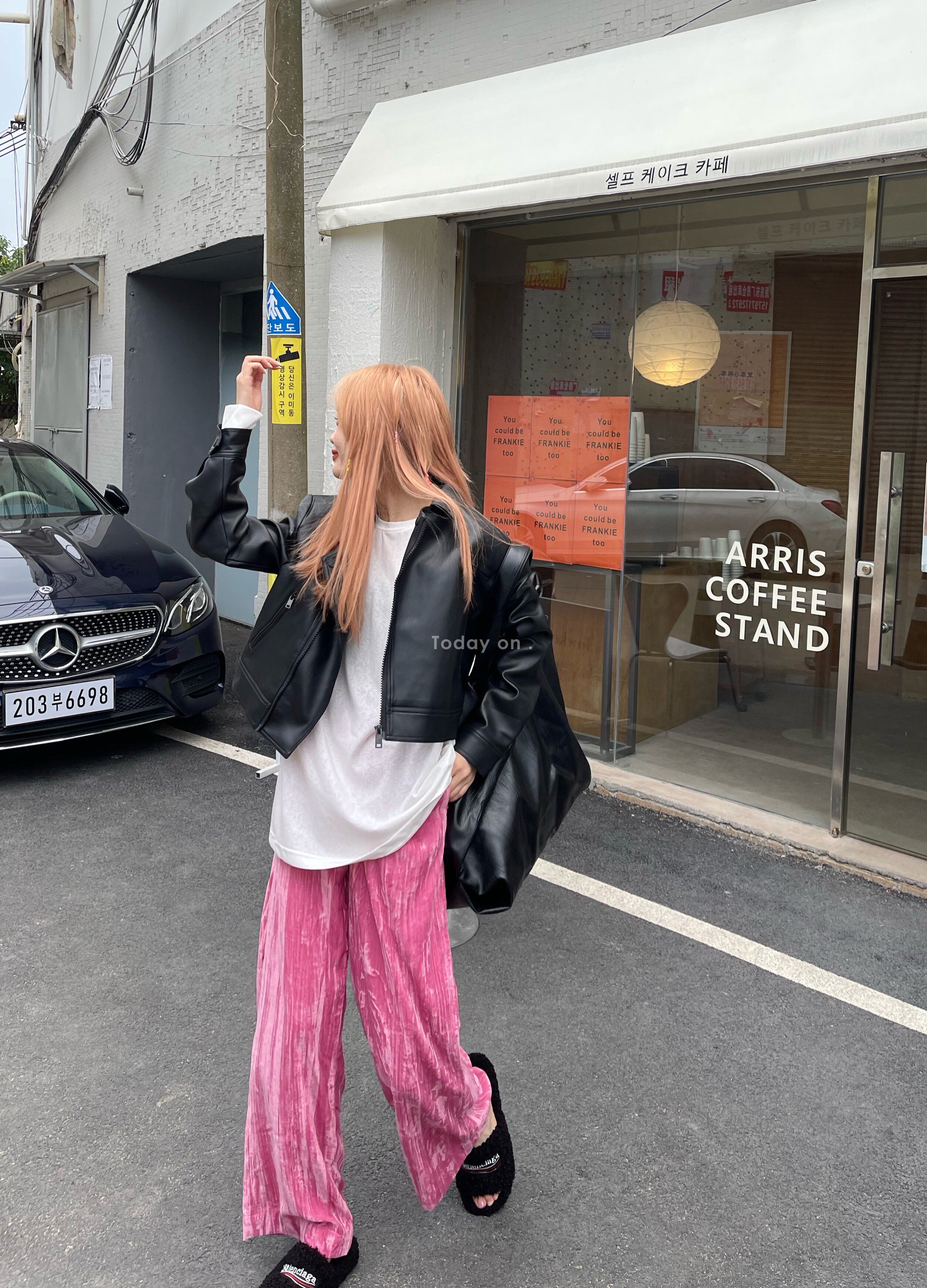 Today on] Special craft velvet casual pants women's 2022 autumn vertical high waist synaesthesia wide leg pants