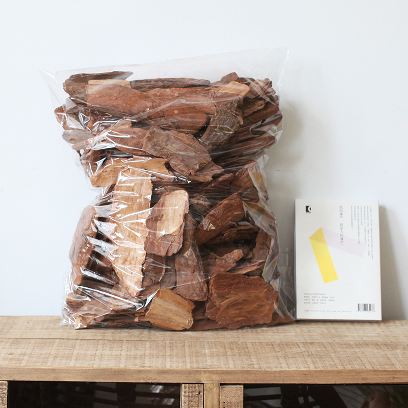 Simulated Plant Landscaping with Cotton Layer Covering Pine Bark, Polished and Polished, Space Greenery Decoration Paired with a Forest-Style Natural Look