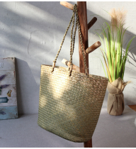 Hand decorated seagrass woven flower basket Vintage style Hand woven seagrass handbag sundries storage packaging jewelry