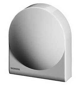 Original installation of the Siemens temperature sensor QAC2012