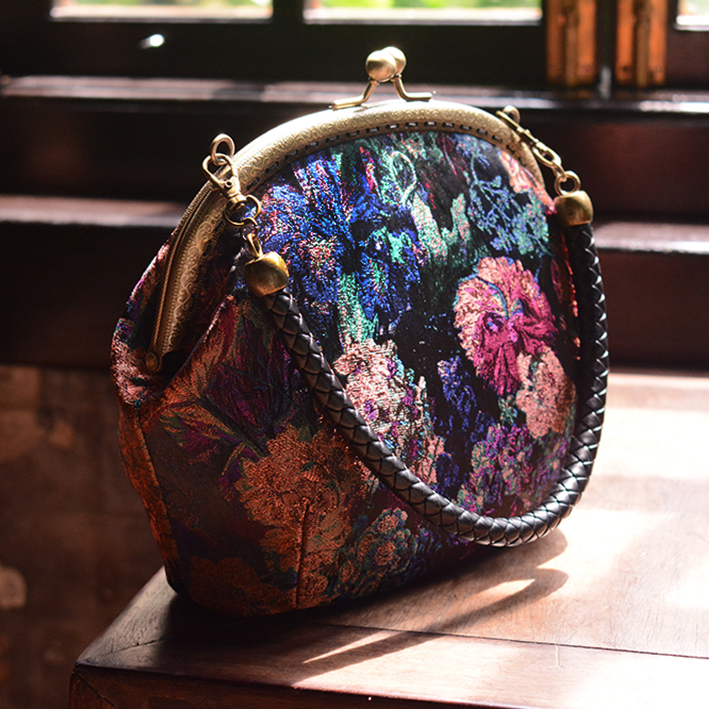 (Van Gogh Che Kikui) Art retro guoral gold hand Single shoulder inclined cross chain 100 lap female cloth bag mobile phone zero money bag