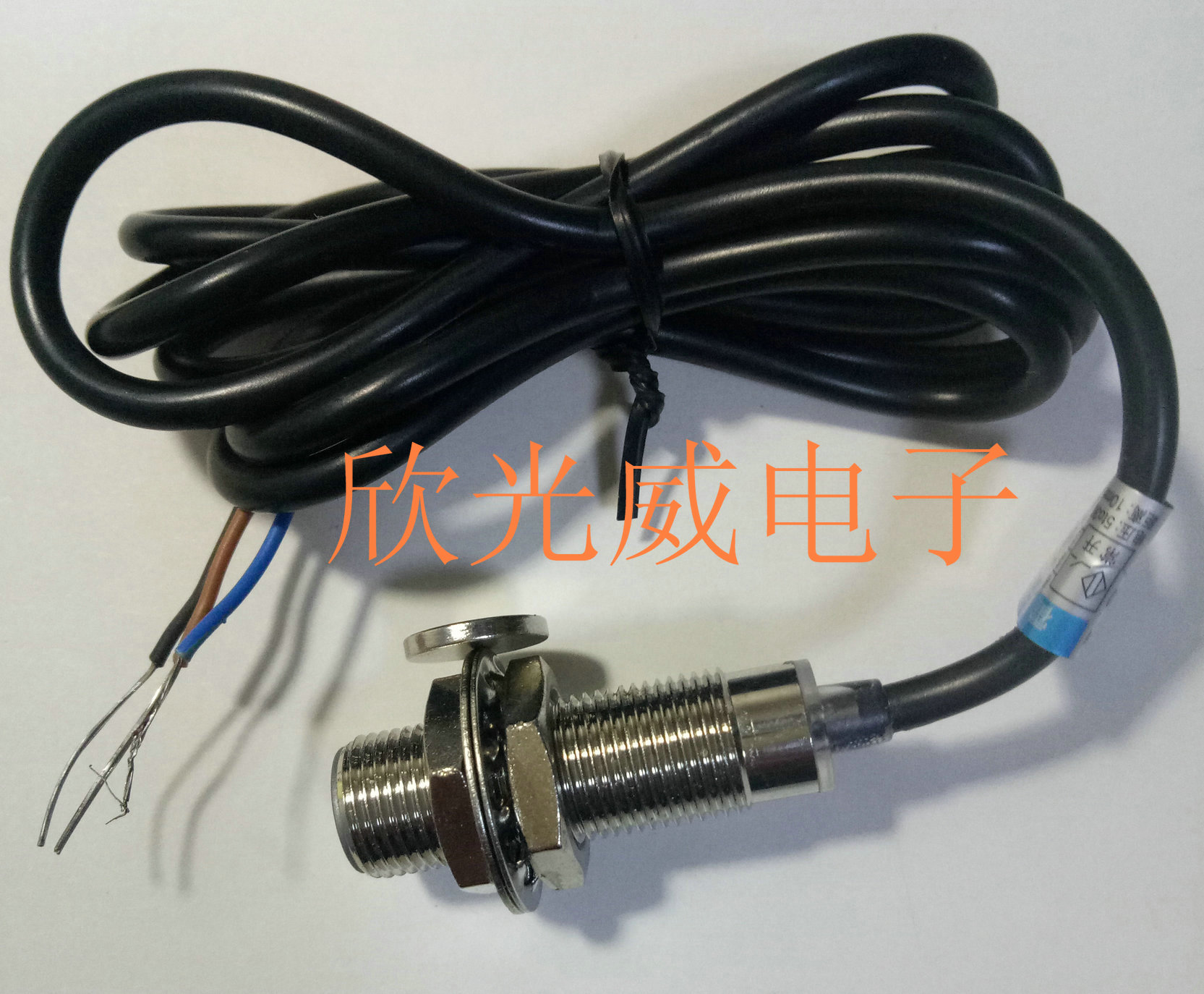 Hall sensor proximity switch NJK-5002C NPN three-wire normally open magnet induction sensor send magnet