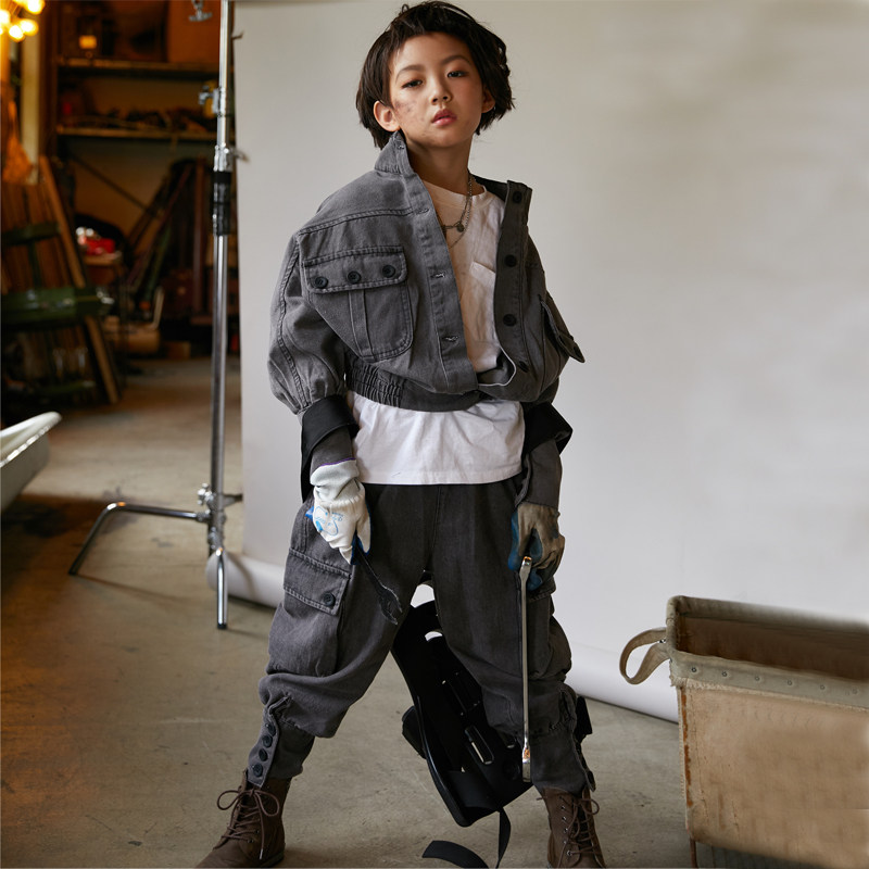 Girls Kit 2022 Autumn Clothing New Children's Boy's Day is a two - piece fashionable kid