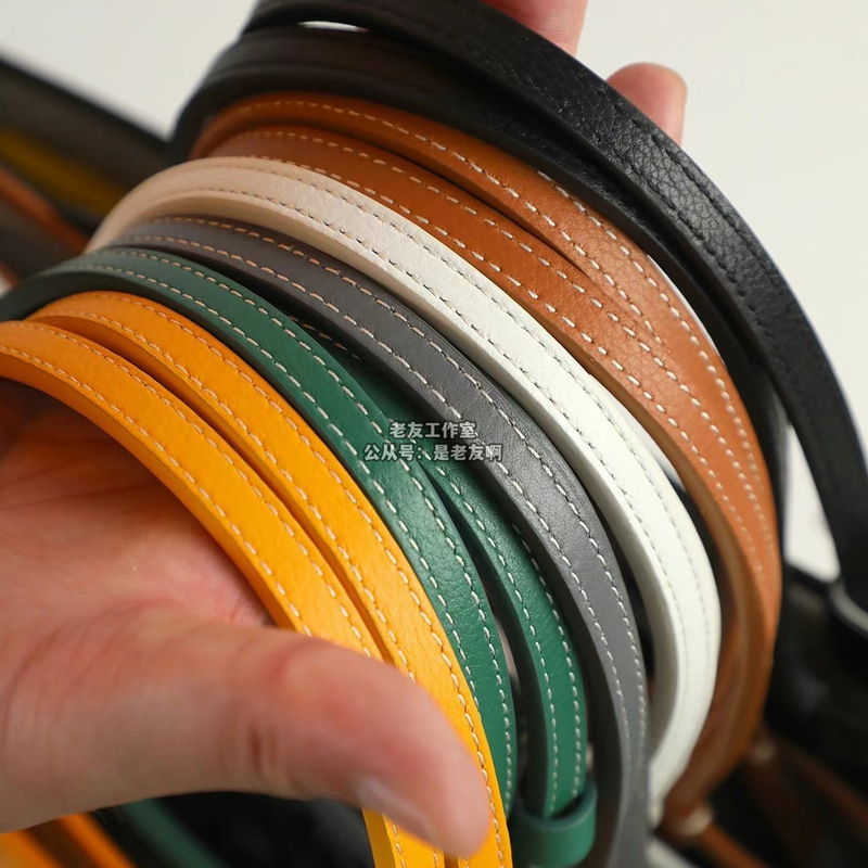 Classic Shopping Bags in Two Sizes