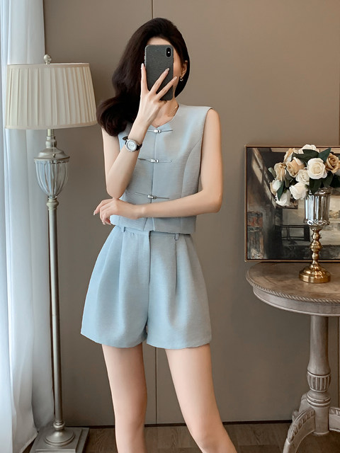 Summer Stylish and Age-Reducing High-End Elegant Short Shorts Set for Petite Women with a Sophisticated Chanel-Inspired Look, Two-Piece Set