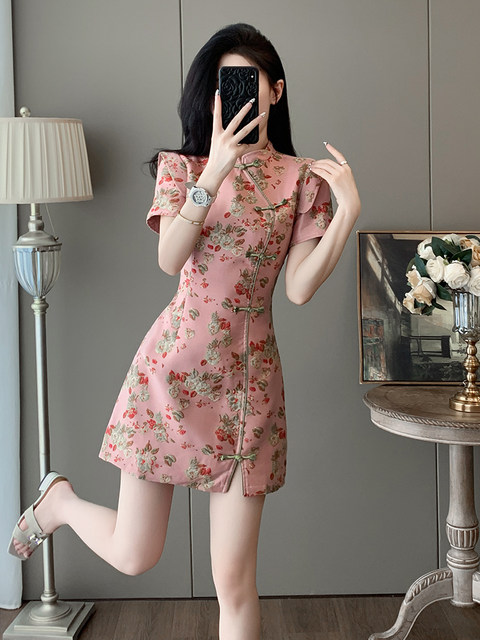 Summer Fashion, Stunning New Chinese-Style Embroidered Dress, Feminine Stand-Up Collar, Buttoned Retro Improved Cheongsam Dress