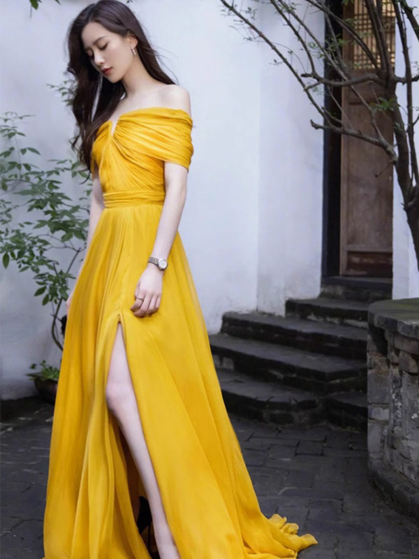 One-Shoulder Yellow Slit Evening Dress for Banquet, Annual Meeting, Birthday Party, Travel Photography, Host, Fashionable and Elegant