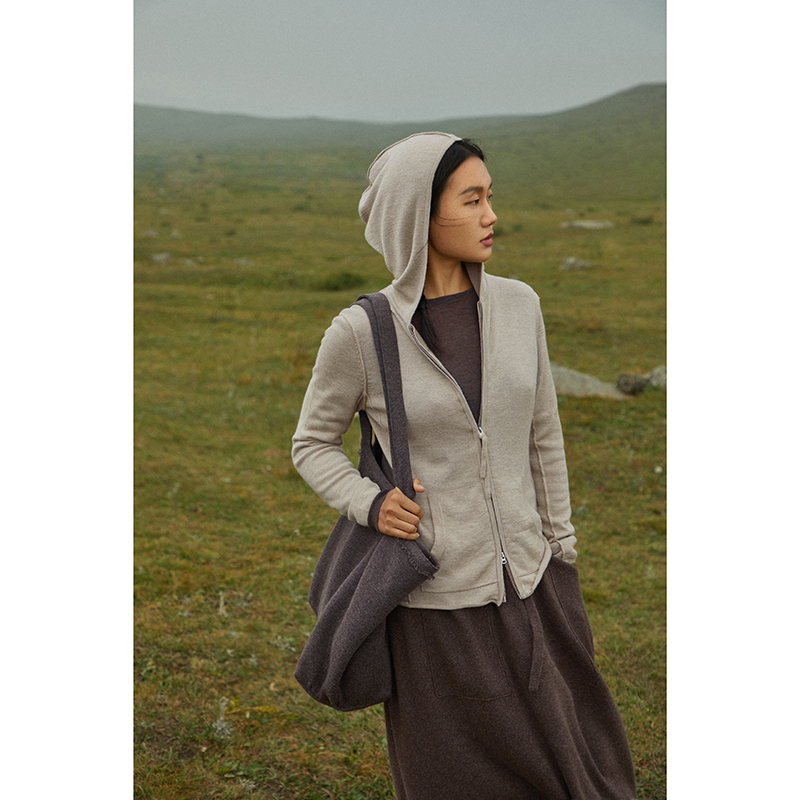 Say Ya【然】Casual Hooded Velvet Jacket with Outer Seam Edges, Slimming/Drapey Say Ya【然】Casual Hooded Velvet Jacket with Outer Seam Edges, Slimming/Drapey
