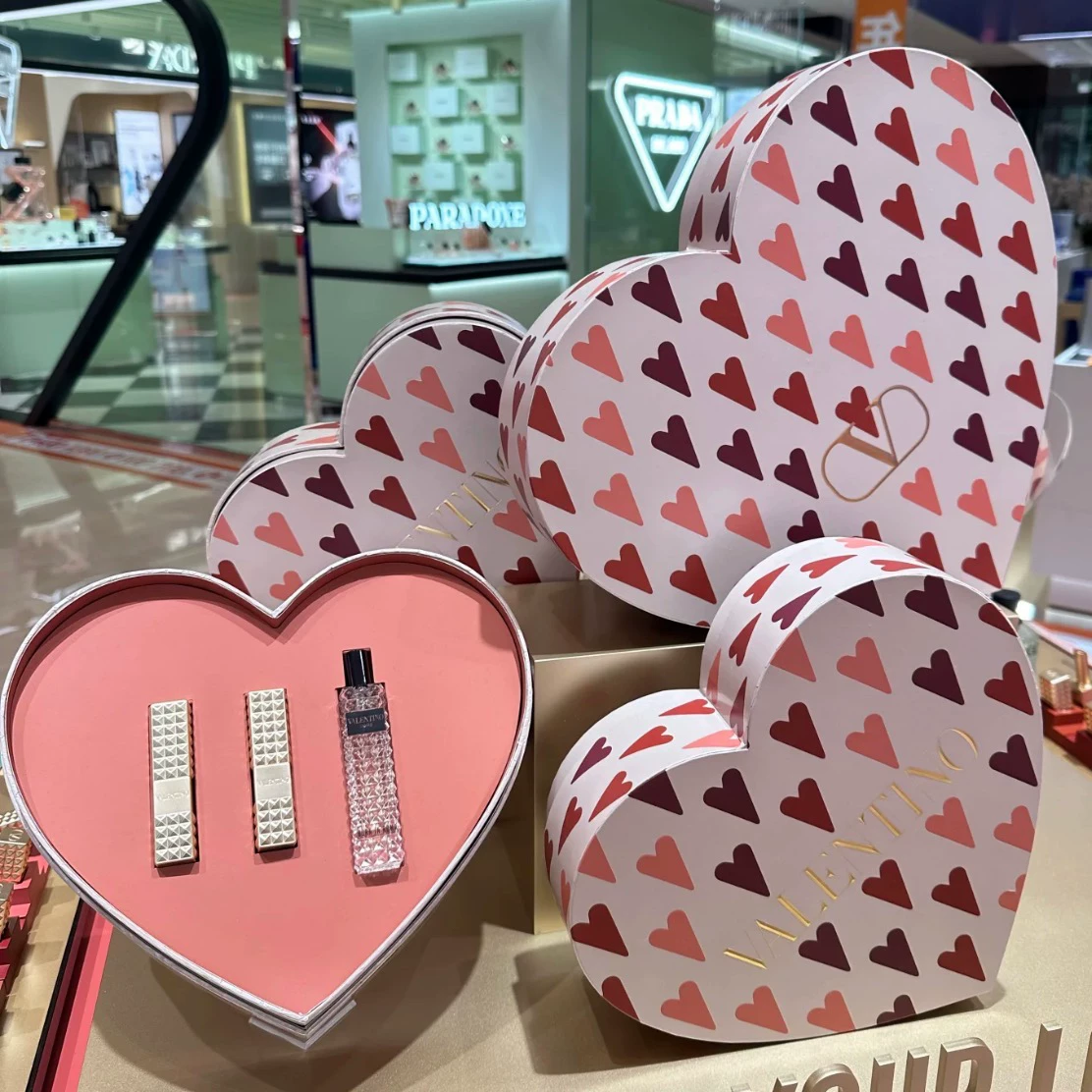 Valentino, gift box, set, lipstick, perfume, cosmetic soft heel for St. Valentine\'s Day, Birthday gift