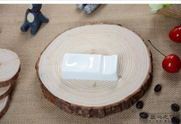 Đôi sử dụng đũa trắng tinh khiết dĩa nhựa