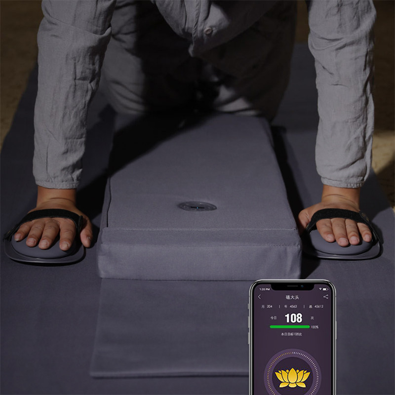 The big white bull car is self counting the mat of the pad to the knees of the confession, 108 weeks of smooth household