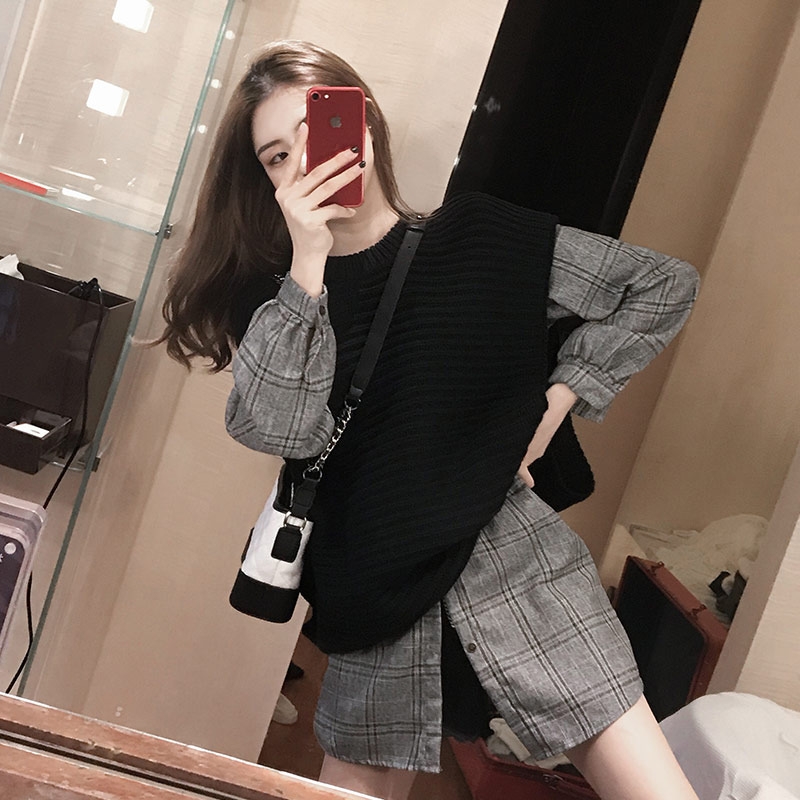 European station 2022 autumn set female lean temperament network red fashion Young sister sweater yang playful two pieces