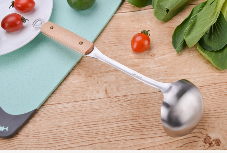 Tay cầm bằng gỗ chống bỏng bếp nguồn cung cấp thìa thép không gỉ dày 304 nhà bếp nấu ăn xẻng nấu ăn duy nhất chảo dùng cho bếp từ