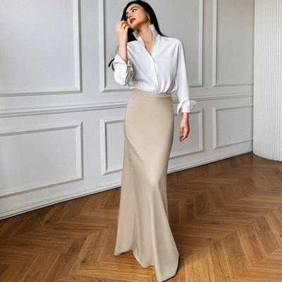 The beige long fishtail skirt is slimming. The skirt is fashionable and versatile. The high waist bag and floor-length skirt are fashionable. It's a new spring and summer long dress