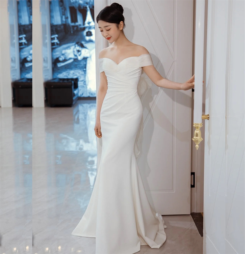 A word shoulder French wedding dress 2023 new bride satin temperament minimal fish tail slim and tail out the dress