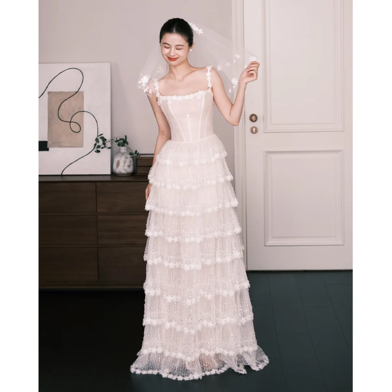 French-Style Elegant Spaghetti Strap Light Wedding Dress 2026 New Luxury Temperament Tiered Skirt Bride Engagement Morning Gown Registration Dress