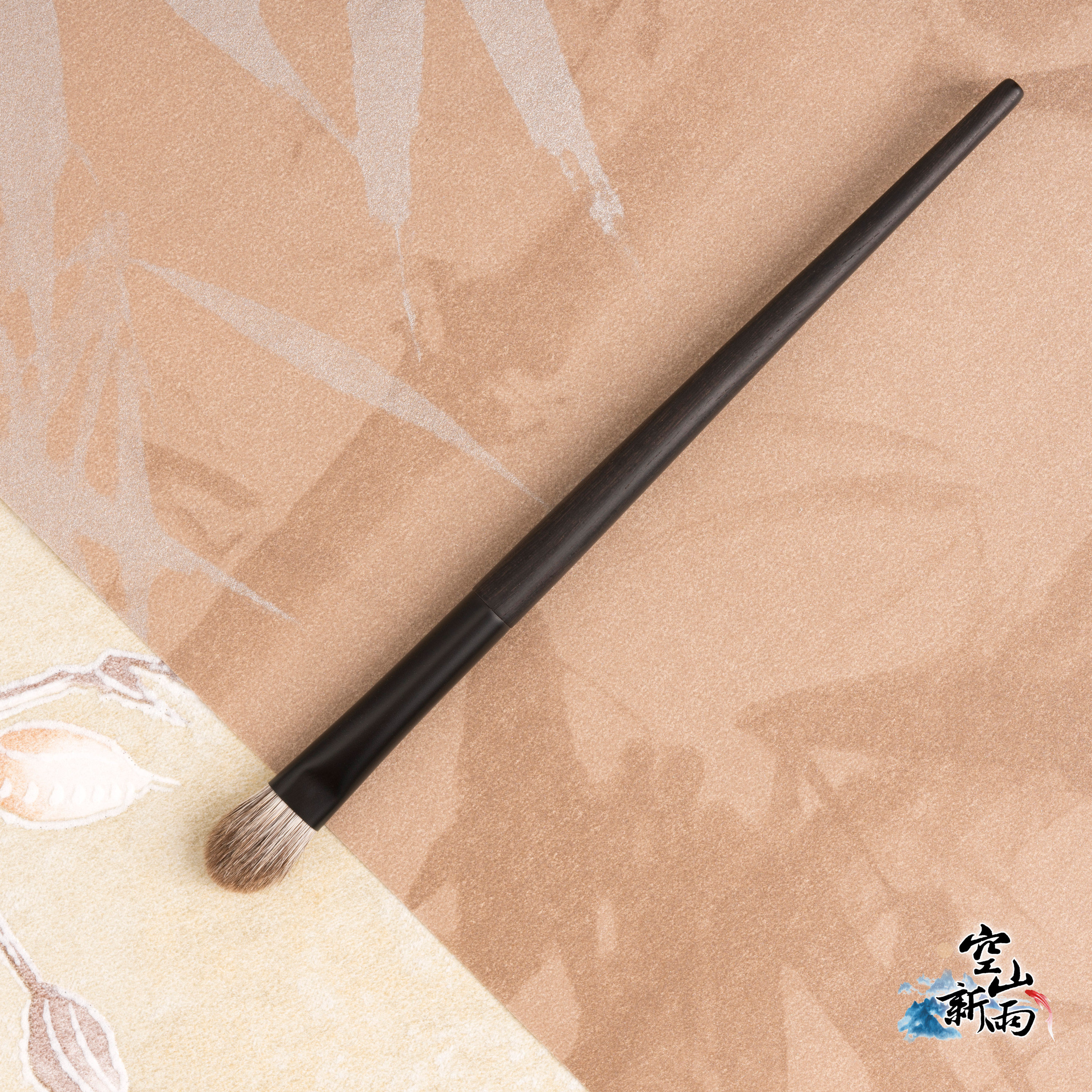 Empty Mountain New Rain Clear Sichuan Light -07 Snow Fox Gross eye shadow brush with bottom brush touch softly good color force good 