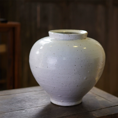 Белый фарфоровый имитация грубого гончарного танка ретро белая глазурь открытая пленка ручная ваза, цветочная композиция сухой цветок современный минималистский украшение