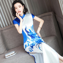 Qipao young girls mother New Years long style Temperament China Wind Sensation Even Dress Scalding Drilling Peacock New Pure Color