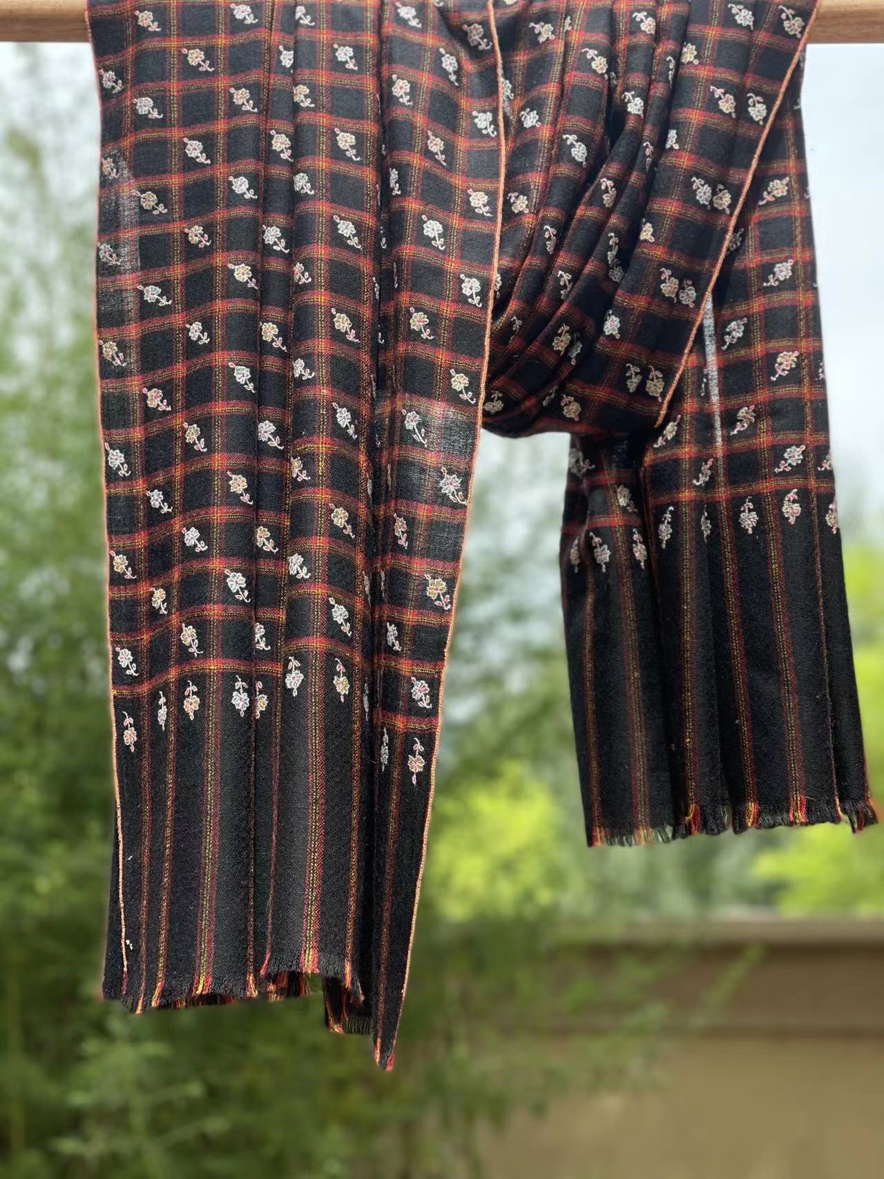 064 Wei Nan WEINAN embroidered Kashmir cashmere PASHMINA hand-embroidered shawl scarf spring and summer