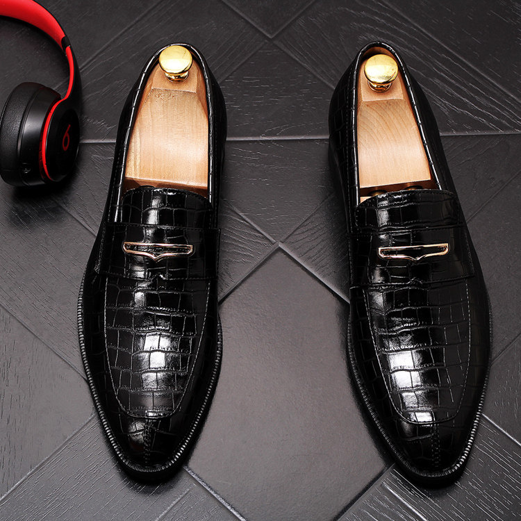 Tide cards new men's pointy small leather shoes Fashion set foot men's shoes in business shoes Heightening Wedding Shoes