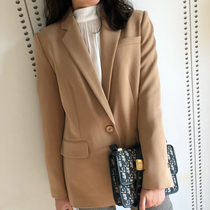 Early spring simple advanced sense imported acetic acid fine narrow suit collar a button H plate 0224A2