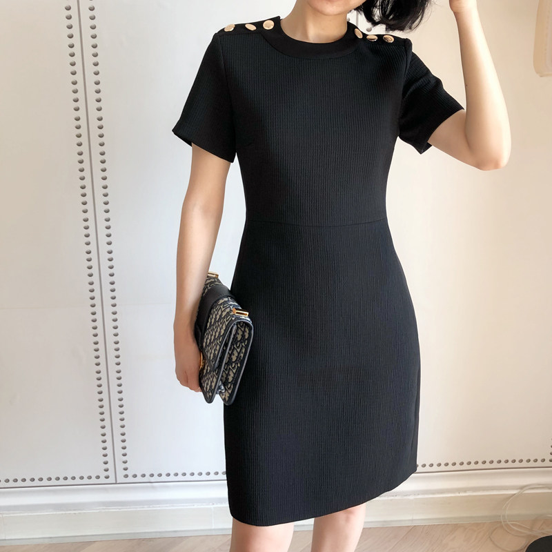 The man becomes the goddess, the skirt shape is good to see the explosion