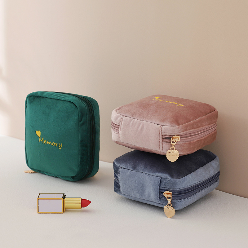 Aunt towel portable bag with sanitary napkin cute ins wind large-capacity sanitary napkin storage bag portable small carry-on