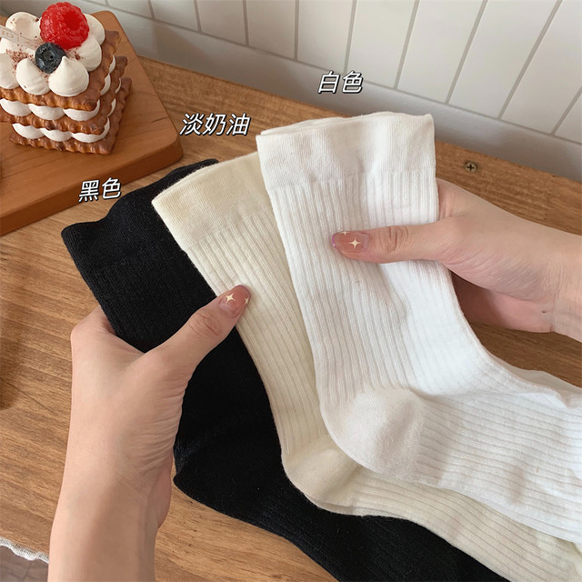 Thin strips Japanese ins trendy black and white mid-calf socks for women summer student sports style vertical pattern pile socks for men and women