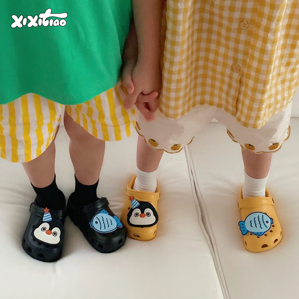 Thin Strap Children's Arch-Support Perforated Shoes, Cute Penguin and Fish Design, Boys' and Girls' Summer Sandals, Parent-Child Beach Shoes