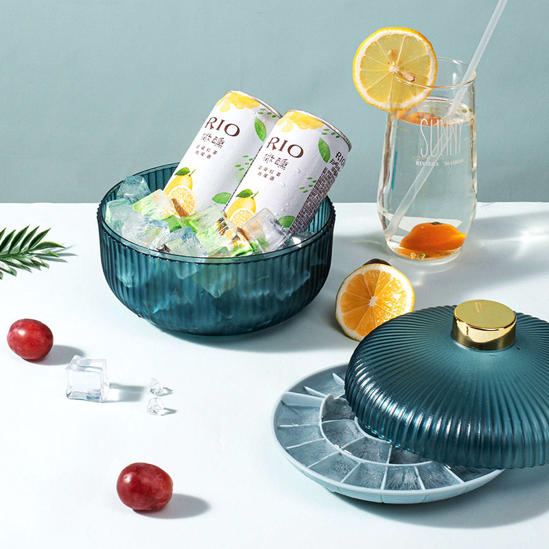 Summer ice cube mold with cover household ice storage box ice maker cold drink quick-frozen double-layer storage box divider