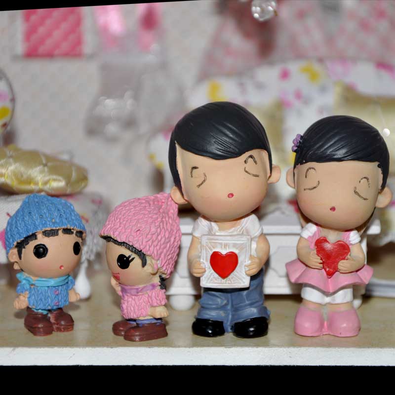 A family of four dolls walk the heart of the exquisite creative DIY birthday gift to send girls best friend boyfriend holiday practical