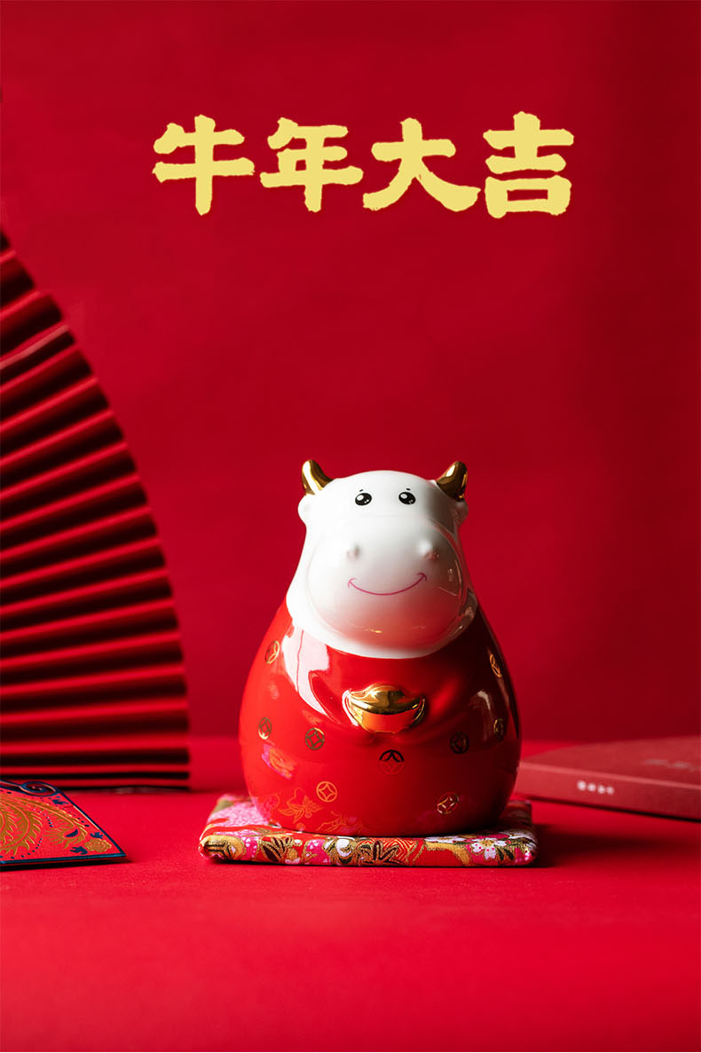 New Year gift porcelain red lucky decoration cows and turn things around an ox Year mascot bedside furnishing articles