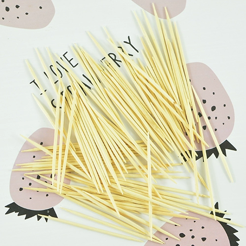 Одноразовые зубочистки в пакетиках, экологически чистые бамбуковые зубочистки с двумя концами, портативные для путешествий, 100 тонких зубочисток.