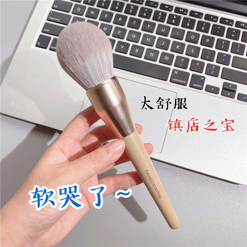 Money Miss Money 91 Plus Soft Edition Comfortable Soft Hair Powder Brush With Makeup Powder Brushed Makeup Refreshing Hand A Dress