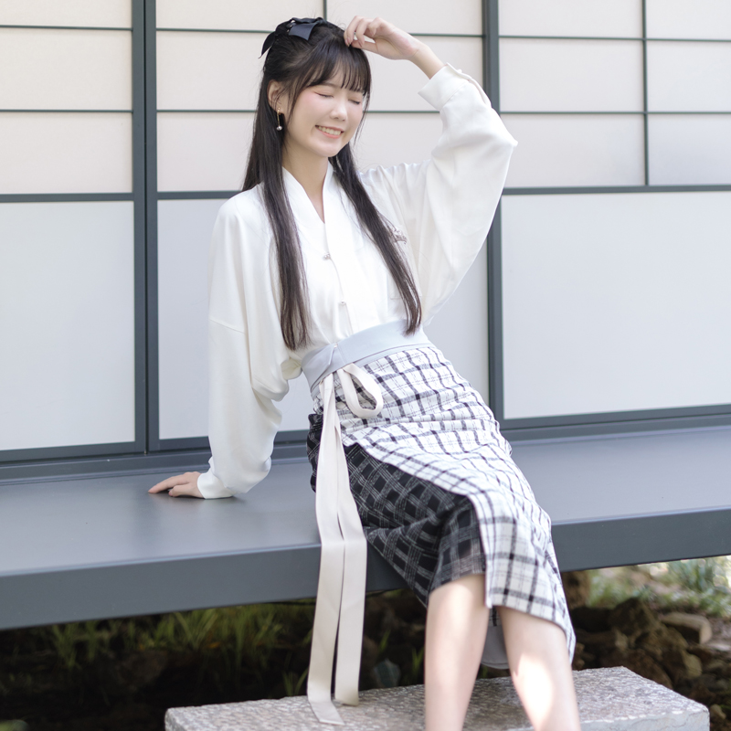 Kaudai Time Autumn Light trivial: Game Glue Han Element Set Woman embroidered shirt two pieces of skirt set