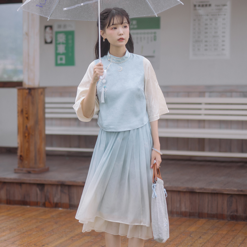 Chuandai time: with the moon Republic of China style blue and white stitching top women's autumn new gradient printed skirt suit