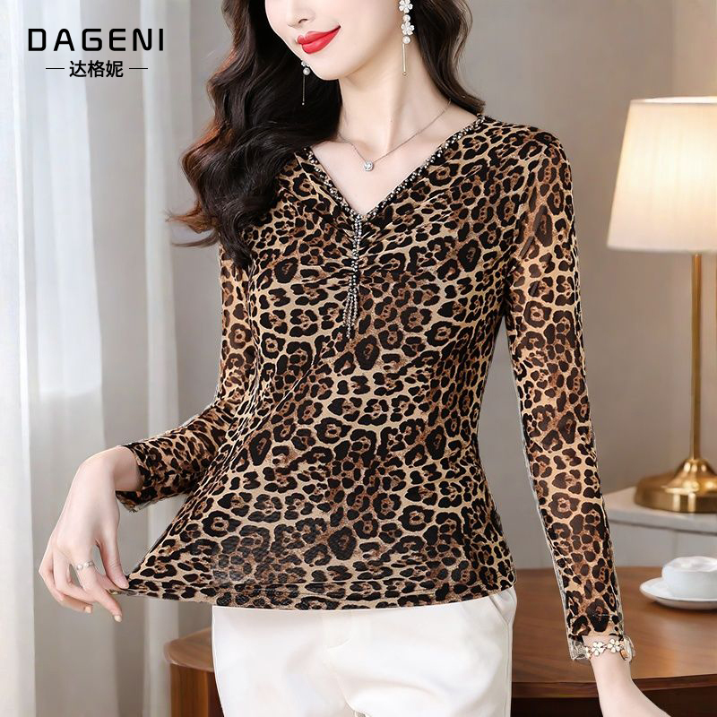 Leopard Print Rhinestone Embellished Base Shirt for Women, Stylish Lace Long-Sleeve T-Shirt Top, New Autumn 2025 Collection