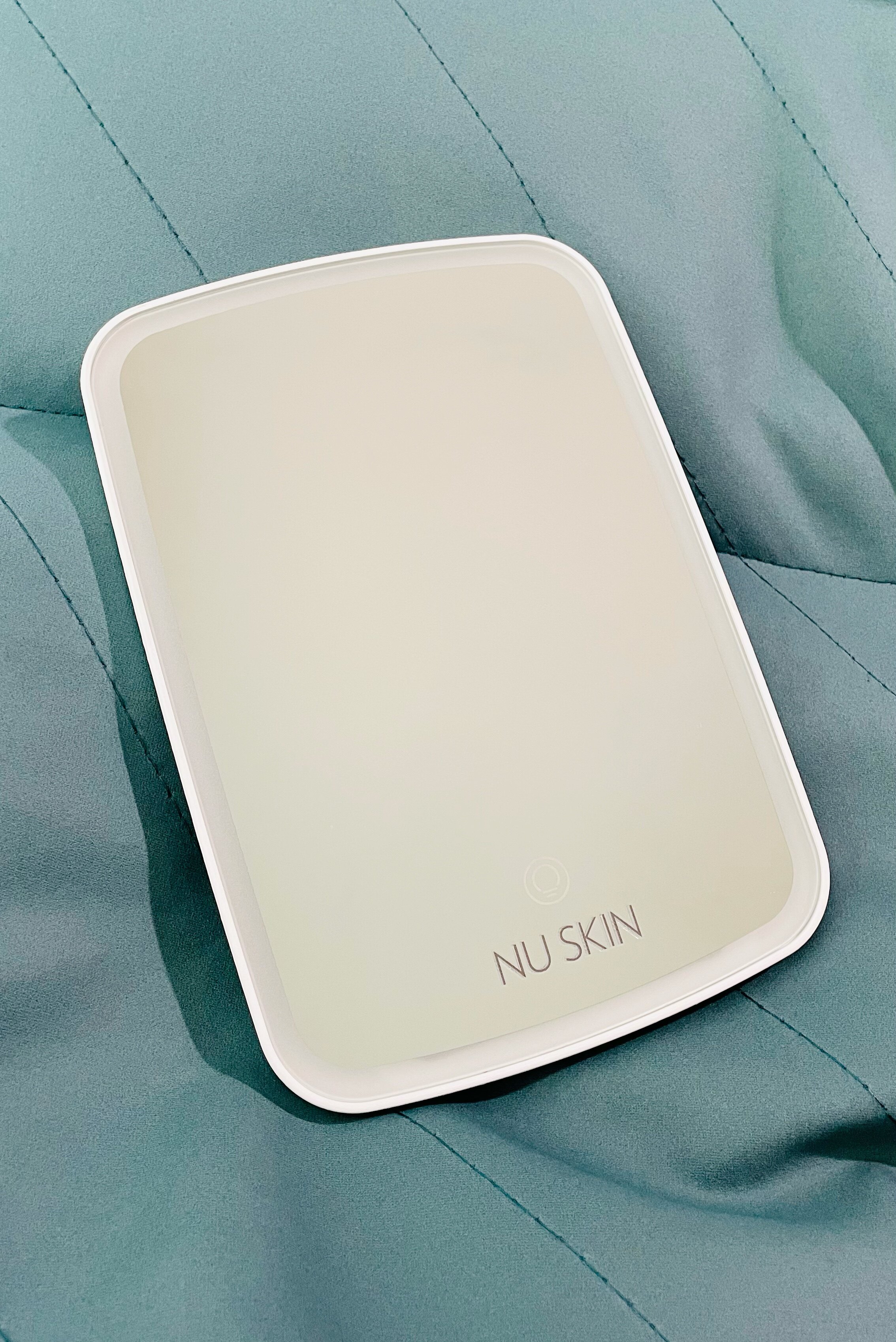 Nuskin net red LED makeup mirror high-definition three-color light mirror portable portable folding fill light dressing mirror