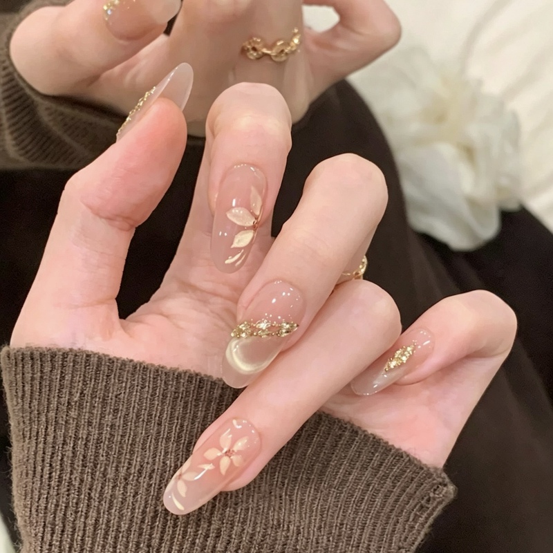 [Money Well Spent] Handmade Wearable Nails with a High-End, Light Luxury, Niche, and Whitening Effect, Nail Stickers That Can Be Detachable