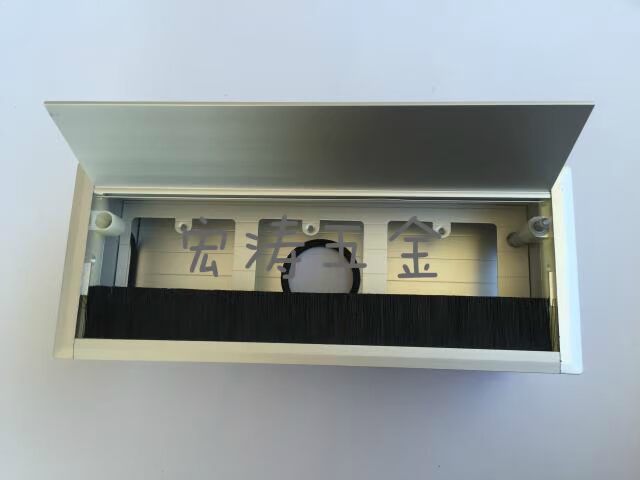 Hộp dây hợp kim nhôm Hộp dòng văn phòng có chổi có khe cắm dây Hộp máng cáp 120 * 300mm - Bàn bàn học chống gù ismart