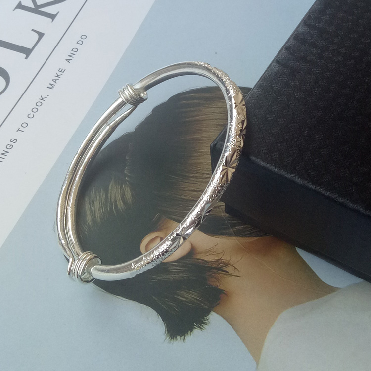 Tiếng chuông nhỏ đầy sao Nhật Bản và Hàn Quốc thời trang vòng tay màu rắn hoang dã gửi tặng bạn gái món quà sinh nhật bạn gái vòng tỳ hưu