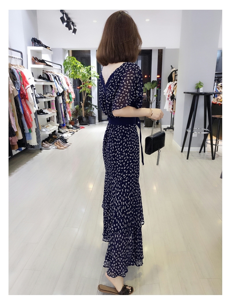 Châu Âu 2019 hè mới hàng nữ Châu Âu phiên bản Hàn Quốc của người vợ rộng rãi váy hoa sen sóng cao điểm váy cổ tích - Váy eo cao váy dúm eo	