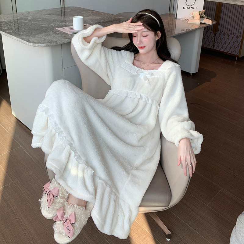 The pajamas woman in autumn and winter plus coral velvet in 2021 new long sleepdress sweet princess wind home suit