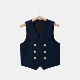 Двубортный жилет темно-синего цвета с золотыми пуговицами.