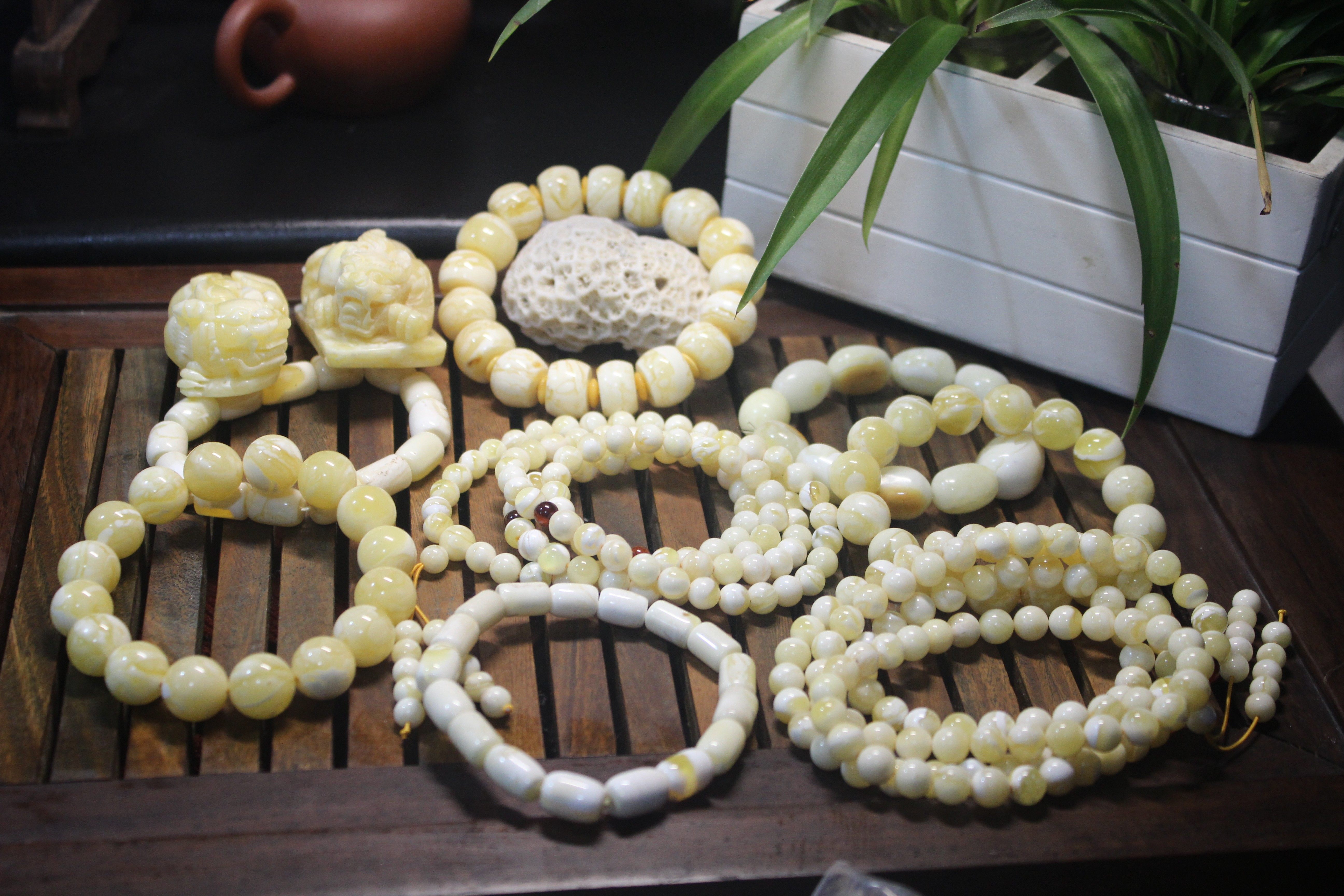 Natural raw mine Baltic white nectar white flower Taobao live exclusively for super-connected