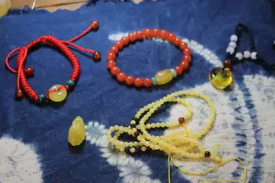 Natural beeswax likes to send hyperlinks