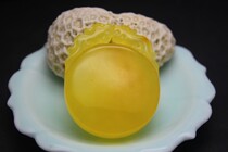 Baltic beeswax raw stone hand polished chicken oil yellow sanglong safe brand pendant No optimization no baking color