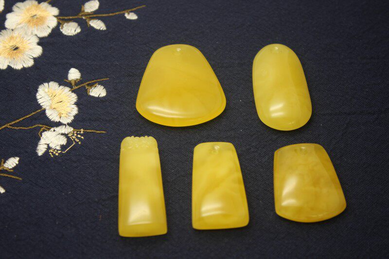 Natural honey wax raw stone polished full nectar chicken oil yellow 10 gr below with shaped drop sign pendant